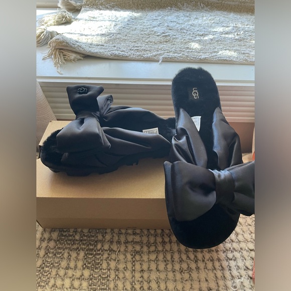 Black UGG Lushette Puffer Slide - Picture 2 of 5